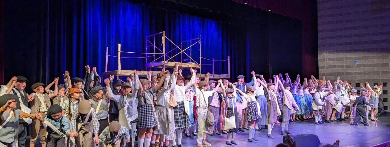 Newsies cast taking a bow